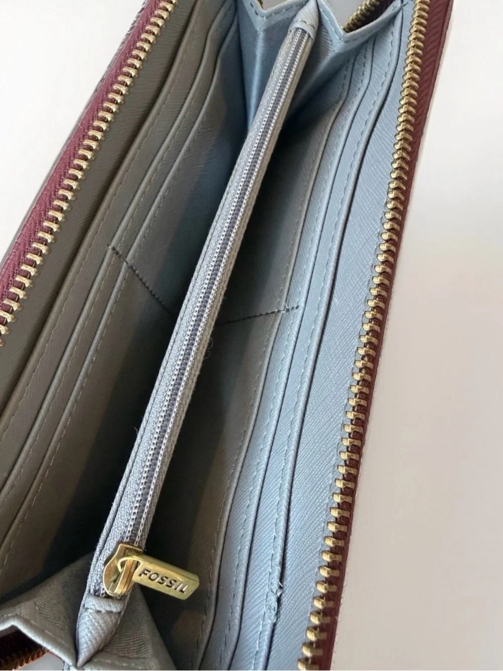 Fossil Women’s Burgundy Zip-Around Wallet